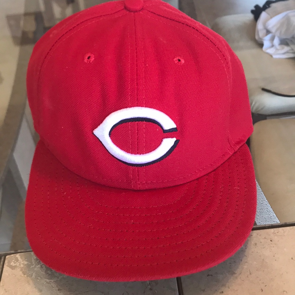 Red Cincinnati Reds New Era 59Fifty fitted hat.